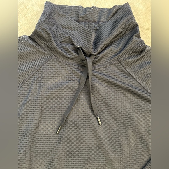 DKNY Sport, Black Mesh Running Top. Like new, lightly worn. Size Medium, comfy! - Picture 4 of 6